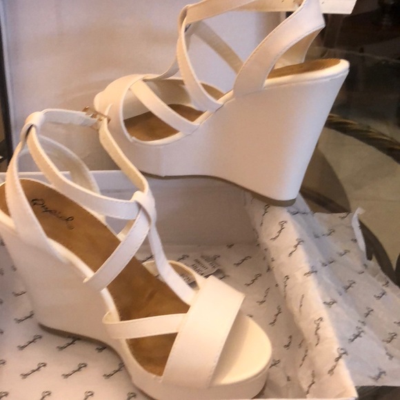 White PU platform - Picture 2 of 4